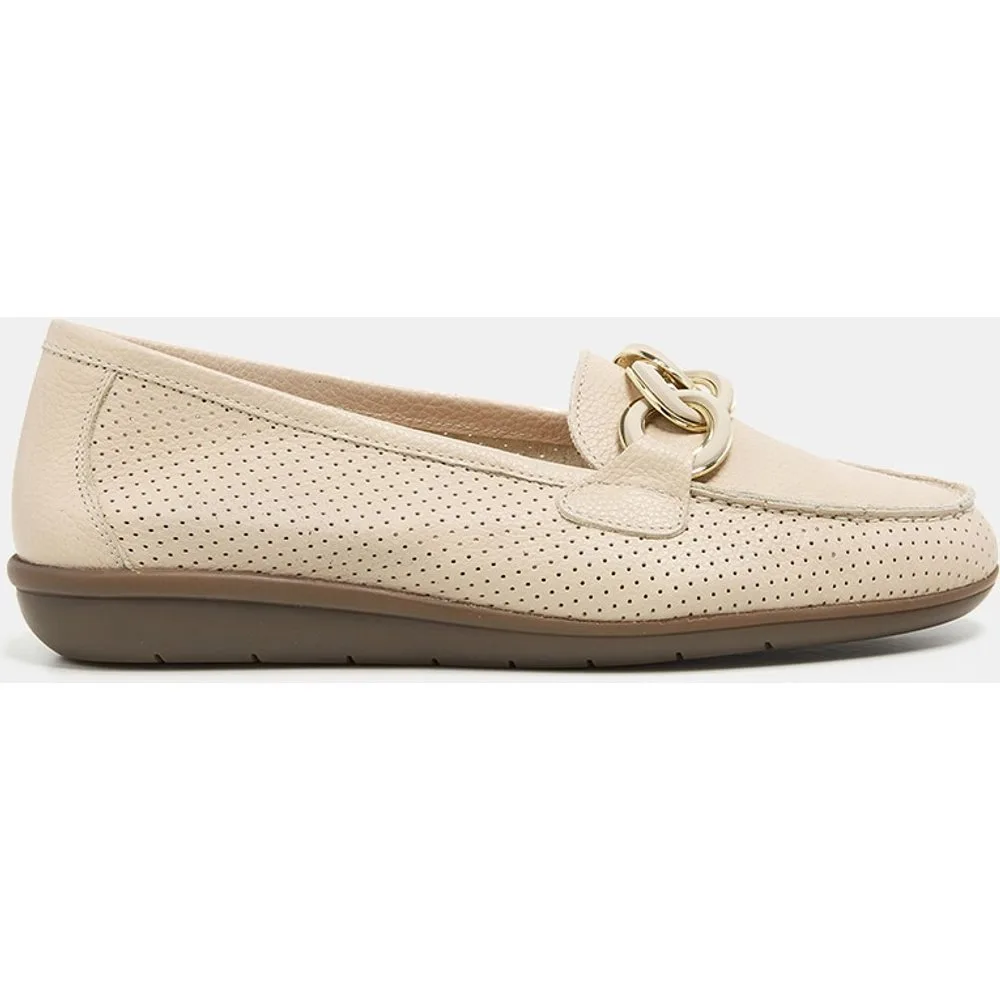 Mocasín en piel blanca con cadena de eslabones - 24HRS - FashionsVida