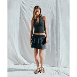 Falda corta con smock y bordados