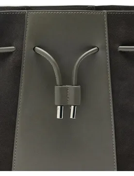 Bolso de hombro estilo bombonera con cierre de cuerda en liso - Parfois - FashionsVida