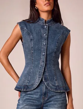 Chaleco de mezclilla sin mangas con cuello mandarín, costuras de corsé, bajo con volantes, cierre delantero con botones, ajustado y estructurado, ch - Shein - FashionsVida