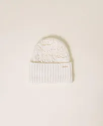 Bonnet en maille avec perles
