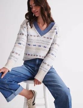 Women's Patterned V-Neck Knitted Jumper in Light Beige Size: Medium - Light Beige - Size: M - Klass. - FashionsVida