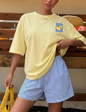 Conjunto de 2 piezas de camiseta de manga corta con cuello redondo y estampado de rayas de limón azul & amarillo y pantalones cortos a rayas para muj - Shein - FashionsVida