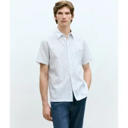 Camisa de manga corta lino algodón raya con el fondo blanco regular fit
