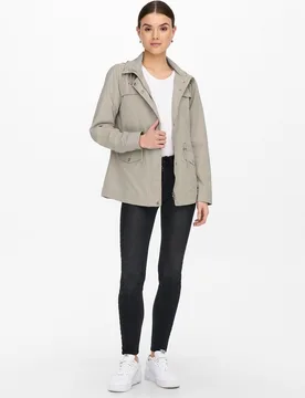 Parka de mujer con capucha y cintura fruncida - Only - FashionsVida