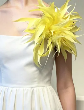 Broche de pelo 3D de plumas multicapa hecho a mano de 25cm, adecuado para ropa de mujer, sombreros, decoración festiva - Shein - FashionsVida