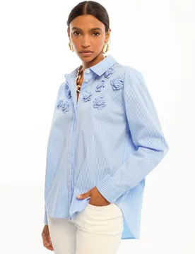 Camisa de mujer popelín de rayas con detalle de flores - Lola Casademunt - FashionsVida