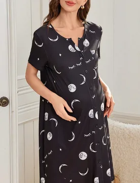 Camisón de maternidad informal con estampado de cielo estrellado, de manga corta y corte abierto delantero - Shein - FashionsVida