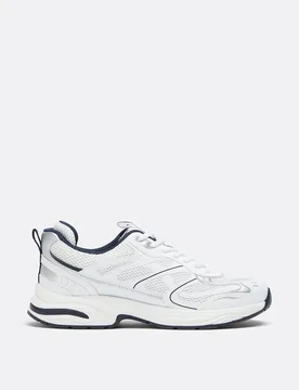 Sneaker mit Detail aus Wildleder und Bügel WEISS 36 - Stradivarius - FashionsVida