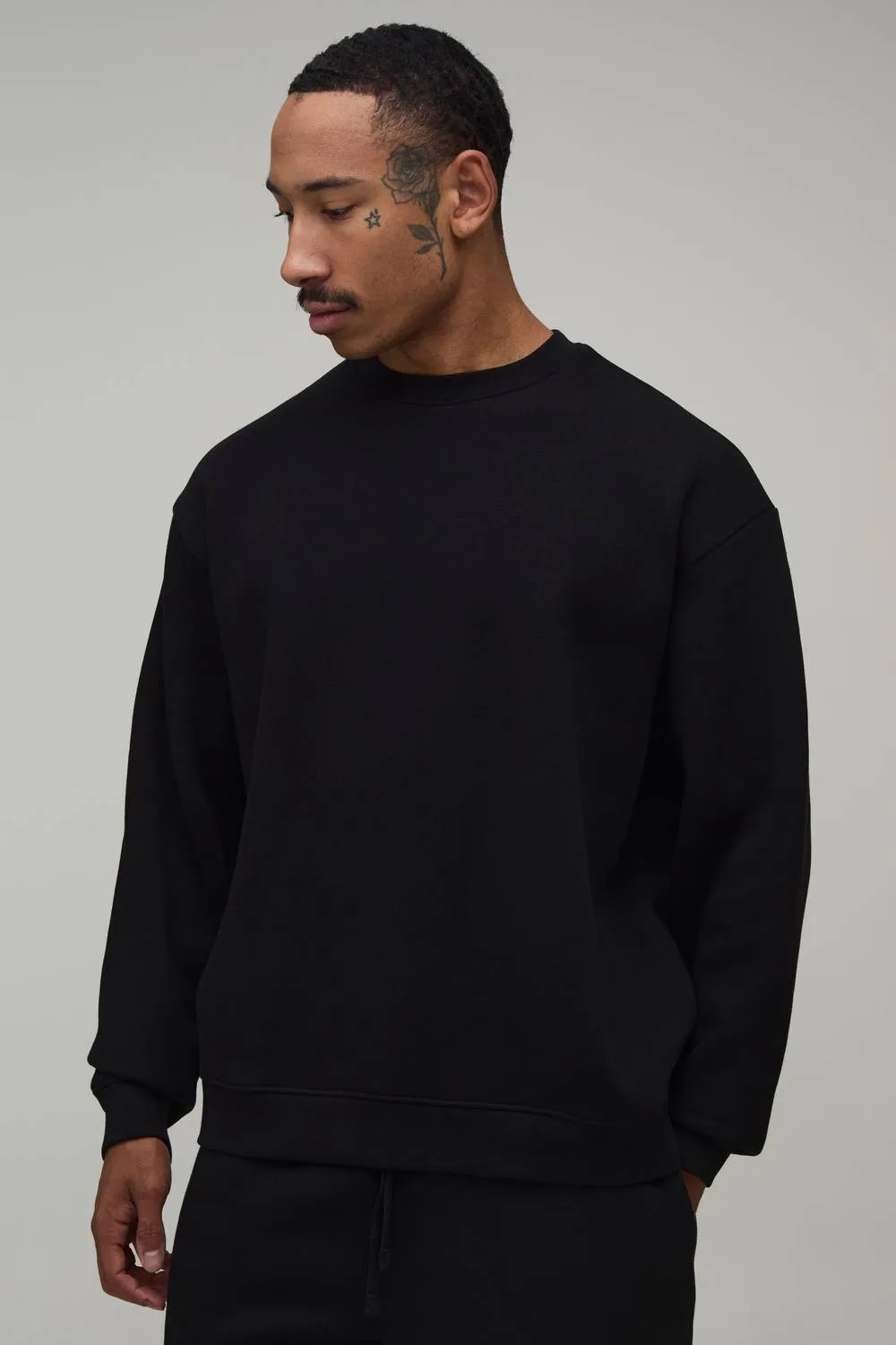 Herren Basic Oversized Rundhals-Sweatshirt Black Größe Large - boohooMAN - FashionsVida