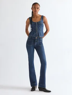 Vaquero flare de mujer con cintura regular - Wrangler - FashionsVida