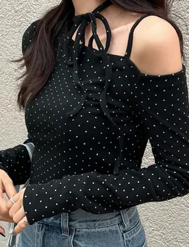 Camiseta casual versátil para mujer con cuello oblicuo asimétrico, manga larga, lunares, cordón ajustable, hombros ajustados, top lindo para otoño - Shein - FashionsVida