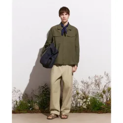 Sobrecamisa lisa estilo militar de hombre
