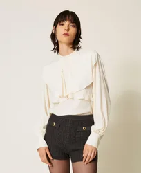 Short en maille avec boutons en métal