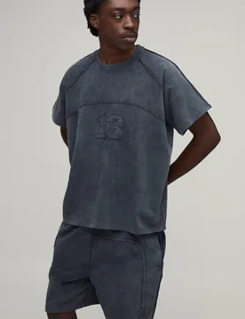 Herren Übergroßes Kastenförmiges Kurzärmliges Raglan-Oberteil & Shorts Set Charcoal Größe Large - boohooMAN - FashionsVida