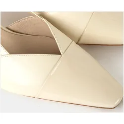 Zapatos de salón de mujer confeccionados en charol