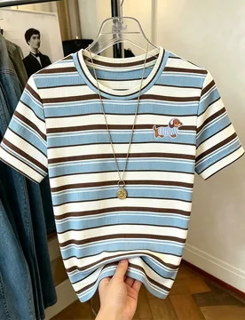 Camiseta de manga corta para niña preadolescente con base blanca y ribete triangular azul con bordado de perro salchicha - Con una base blanca pura, - Shein - FashionsVida