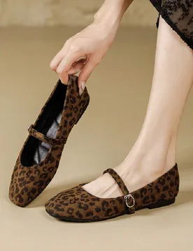 Bailarinas con estampado de leopardo de punta cuadrada para mujer, versátiles para uso casual en la oficina y al aire libre, zapatos tipo Mary Jane c - Shein - FashionsVida