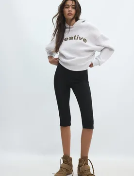 Hoodie mit Text-Print Grau Melange XS - Stradivarius - FashionsVida