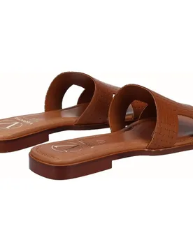 Zuecos planos de mujer de piel - Viguera - FashionsVida