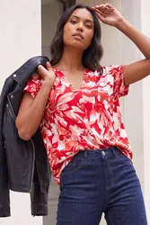 Women's Floral Print Notch Neck T-Shirt in Red Size: 12 - Red - Size: 12
