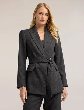 Blazer de mujer de tweed con cinturón solapas de lanza con abertura de un solo pecho y cinturón tono sobre tono con hebilla metálica de doble - Motivi - FashionsVida