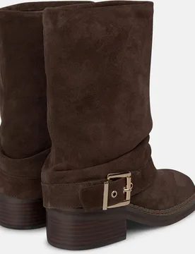 Botas básicas de mujer en ante con hebilla - Alma en Pena - FashionsVida