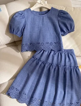 Conjunto de 2 piezas para niñas preadolescentes, azul empolvado, moda coreana, mini conjunto, top de manga corta estilo Mori y falda, atuendos para v - Shein - FashionsVida