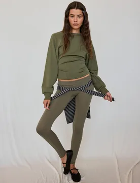 Weiches Sweatshirt mit taillierter Passform Khaki M - Stradivarius - FashionsVida