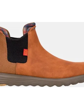 Una bota con clase para hombres con clase. el modelo branson classic está helaborado con piel sintética repelente al agua, suela flexible ul - HeyDude - FashionsVida