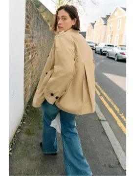 Trench de mujer cruzado con pañuelo - Couchel - FashionsVida
