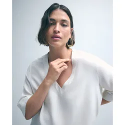 Top de mujer de seda con cuello pico