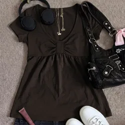 Camiseta de mujer de color liso con pliegues, casual y versátil para uso diario L