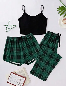 Conjunto de pijama de 3 piezas con top de tirantes de unicolor, pantalón a cuadros y shorts para mujer, Navidad - Shein - FashionsVida