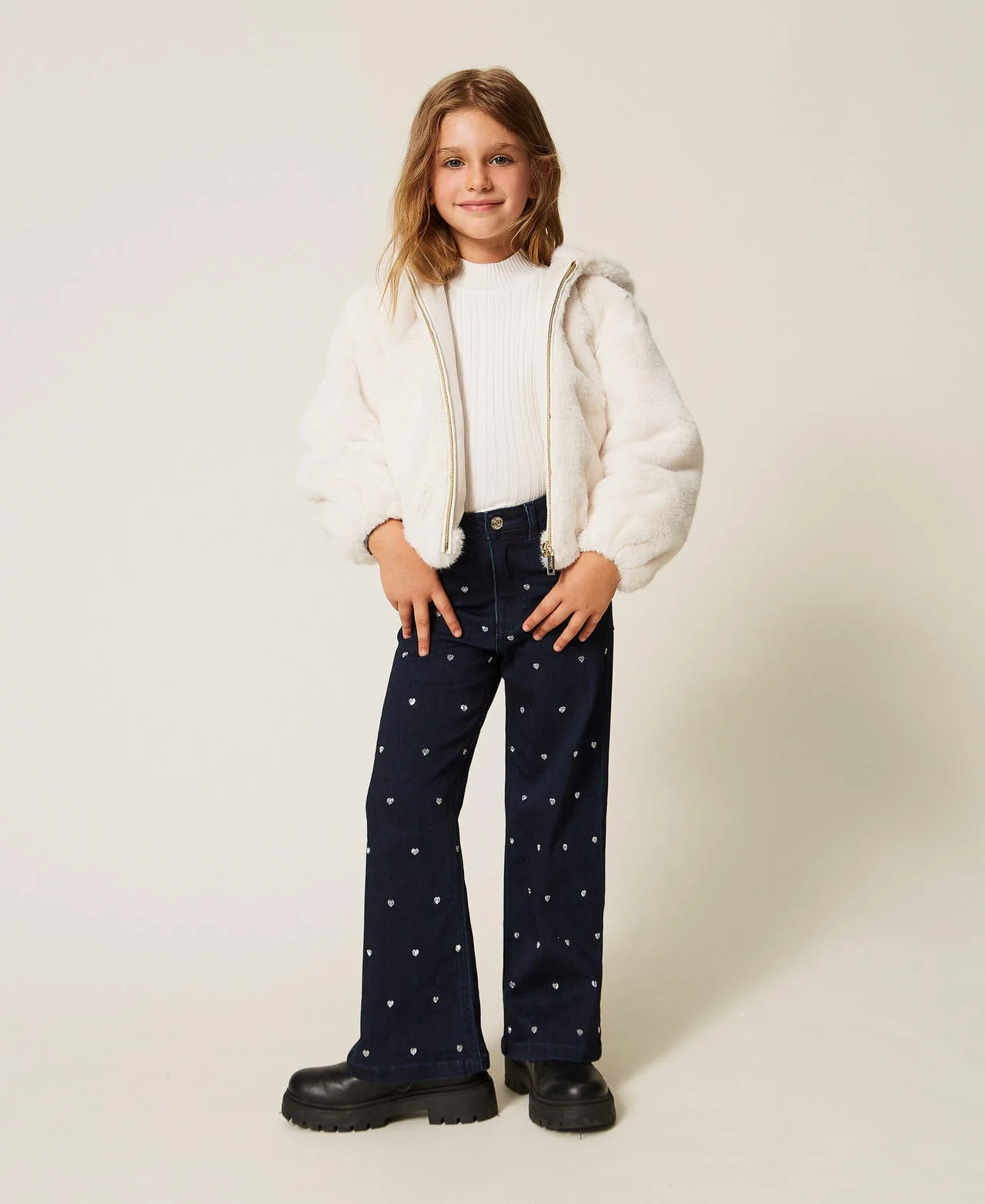 Jean ample fille avec cabochons en caur - TWINSET - FashionsVida