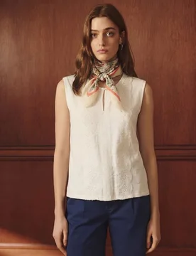 Camiseta de mujer sin mangas cuello caja con encaje romántico - Lloyd's - FashionsVida