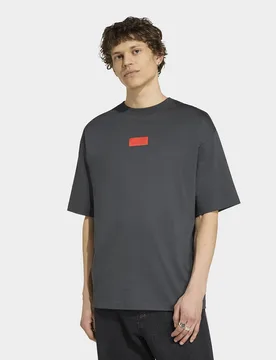 Mens Raffinata T-shirt Graphic I Team Audi Revolut F1 - Nero, nero nero Uomo taglia L - Adidas - FashionsVida