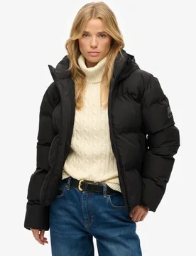 Superdry Damen Logo Abzeichen Kastige City Steppjacke, Schwarz, Größe: 36 - 129.99 - FashionsVida