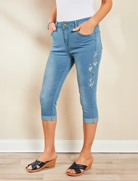 Capri-Jeans hellblau bestickt - 3Pagen - FashionsVida