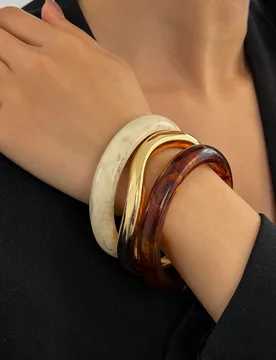 Juego de 3 pulseras de moda vintage de resina ámbar y acrílico con pulsera de aro asimétrico dorado Unitalla - Shein - FashionsVida