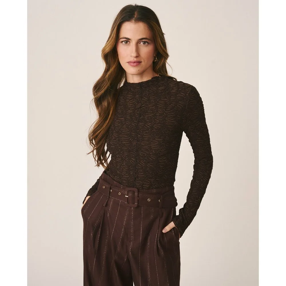 Top de mujer texturizado con cuello perkins - Alma en Pena - FashionsVida