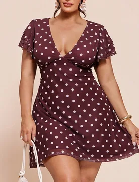 Vestido corto con cuello en V y volantes para tallas grandes 4XL - Shein - FashionsVida