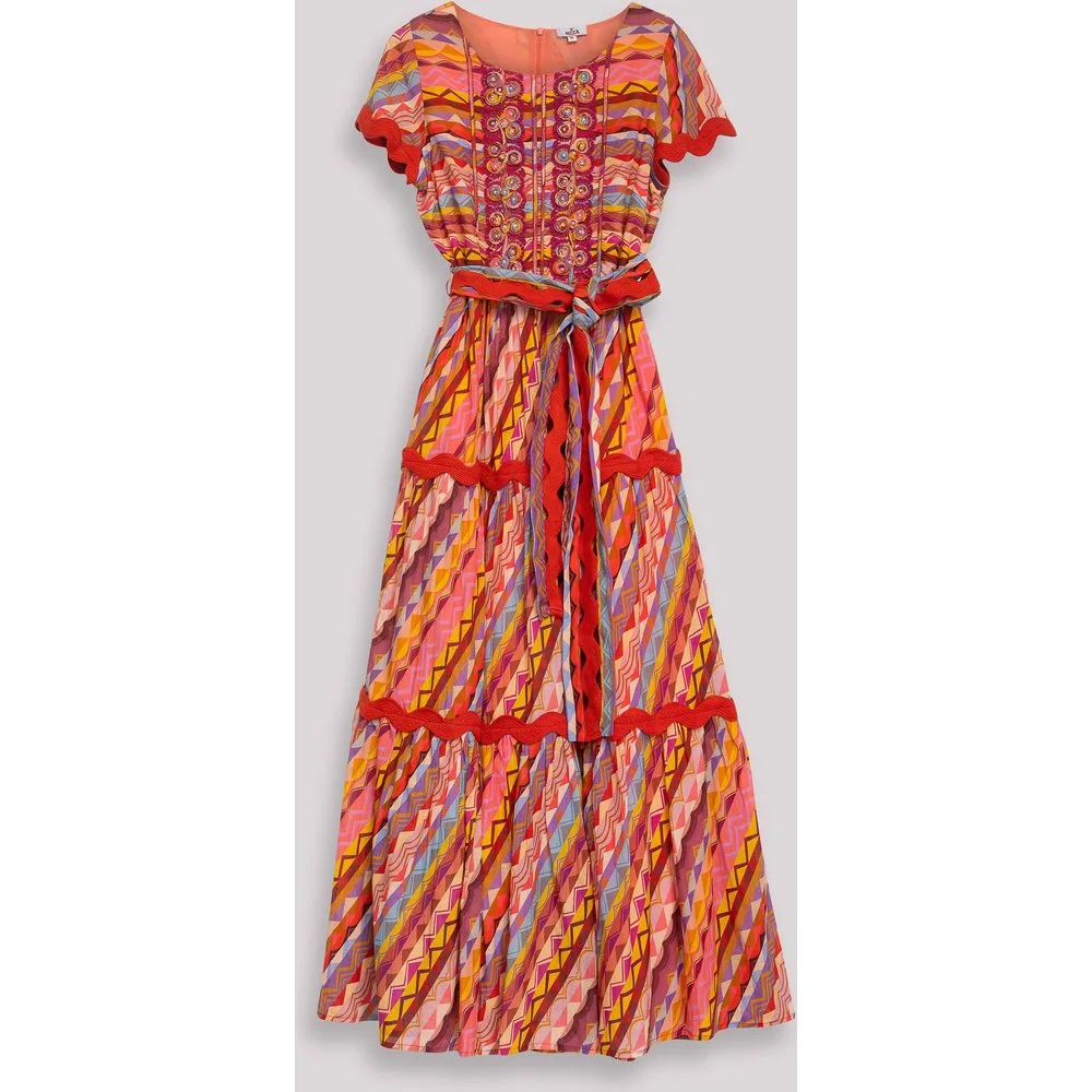 Vestido largo fluido con bordados decorativos y cinturón - Niza - FashionsVida