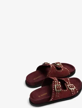Sandalias planas de mujer de piel con doble hebilla y tachuelas - Scalpers - FashionsVida