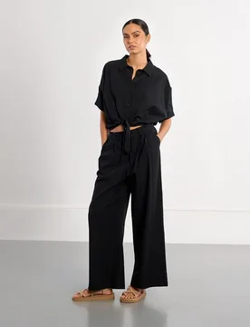 Camisa de mujer de manga corta detalle lazada - Lili Sidonio - FashionsVida