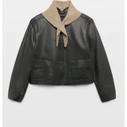 Cazadora de mujer con pañuelo desmontable