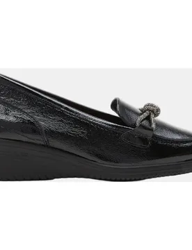 Mocasín de mujer en charol con cuña - 24HRS - FashionsVida