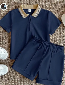 Conjunto de camiseta de manga corta con cuello polo y pantalones cortos para niños pequeños, estilo universitario 5Y - Shein - FashionsVida