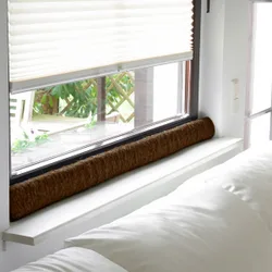 Fenster-Zugluftstopper braun 2
