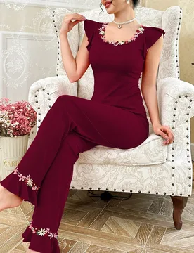 Conjunto de pijama de pantalón y blusa con mangas cortas y cuello decorativo con bordado floral para mujer, conjunto de ropa de descanso para la temp - Shein - FashionsVida